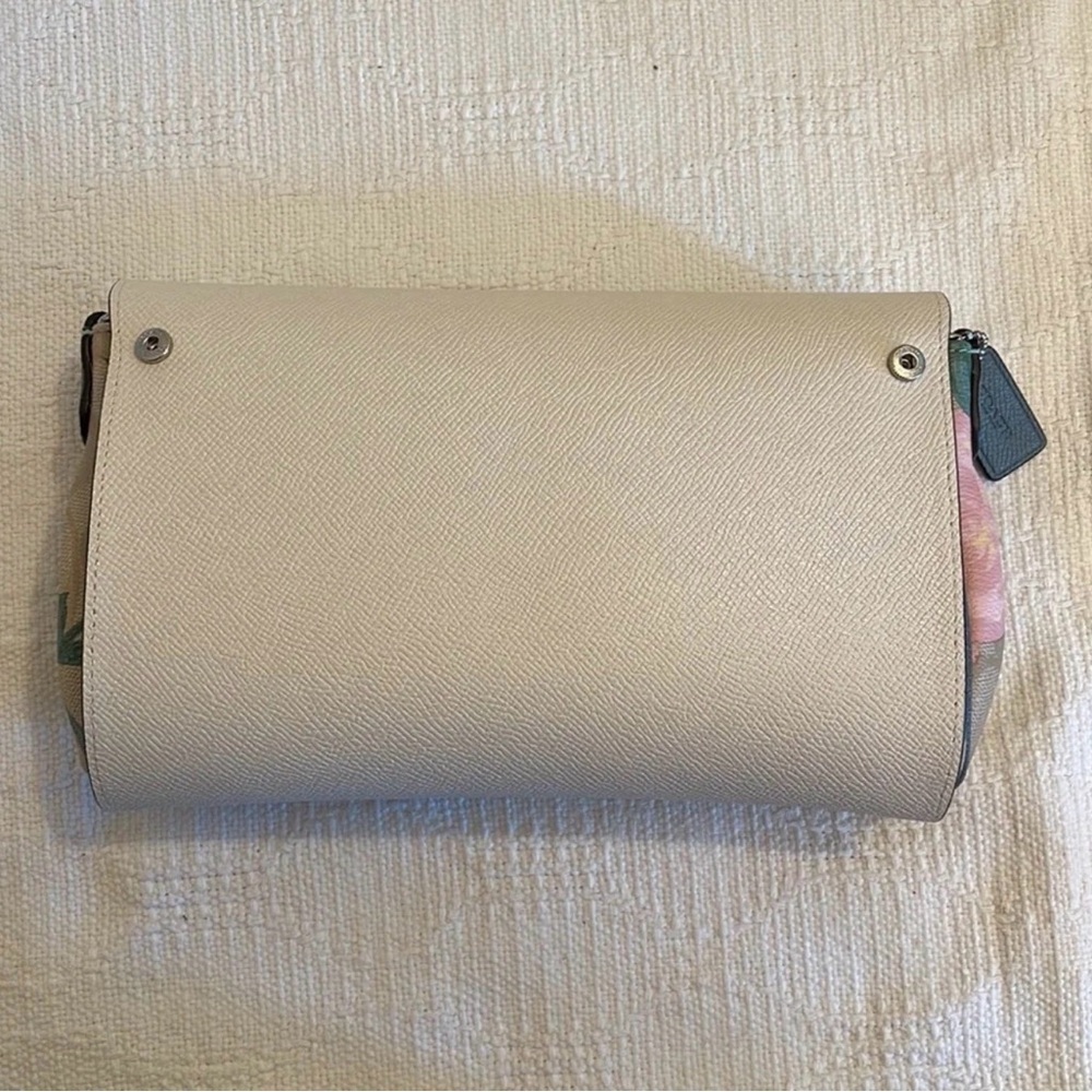 COACH RUBY NWT Camo Rose Reverse Crossbody. Hard to find pattern - Picture 4 of 10